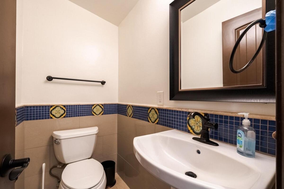 5 Mins From Universal With Heated Pool, Spa, Golf & Pong Holiday home