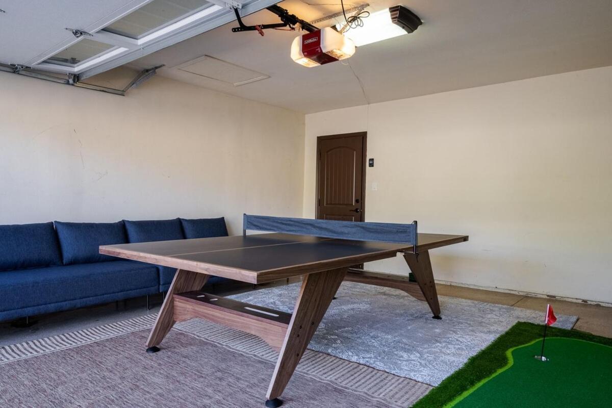 Holiday home 5 Mins From Universal With Heated Pool, Spa, Golf & Pong *