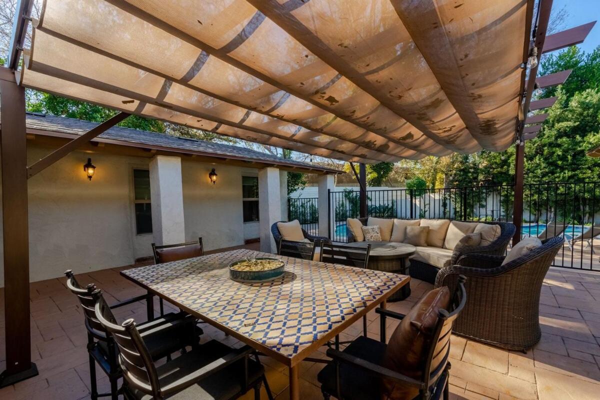 5 Mins From Universal With Heated Pool, Spa, Golf & Pong Holiday home *