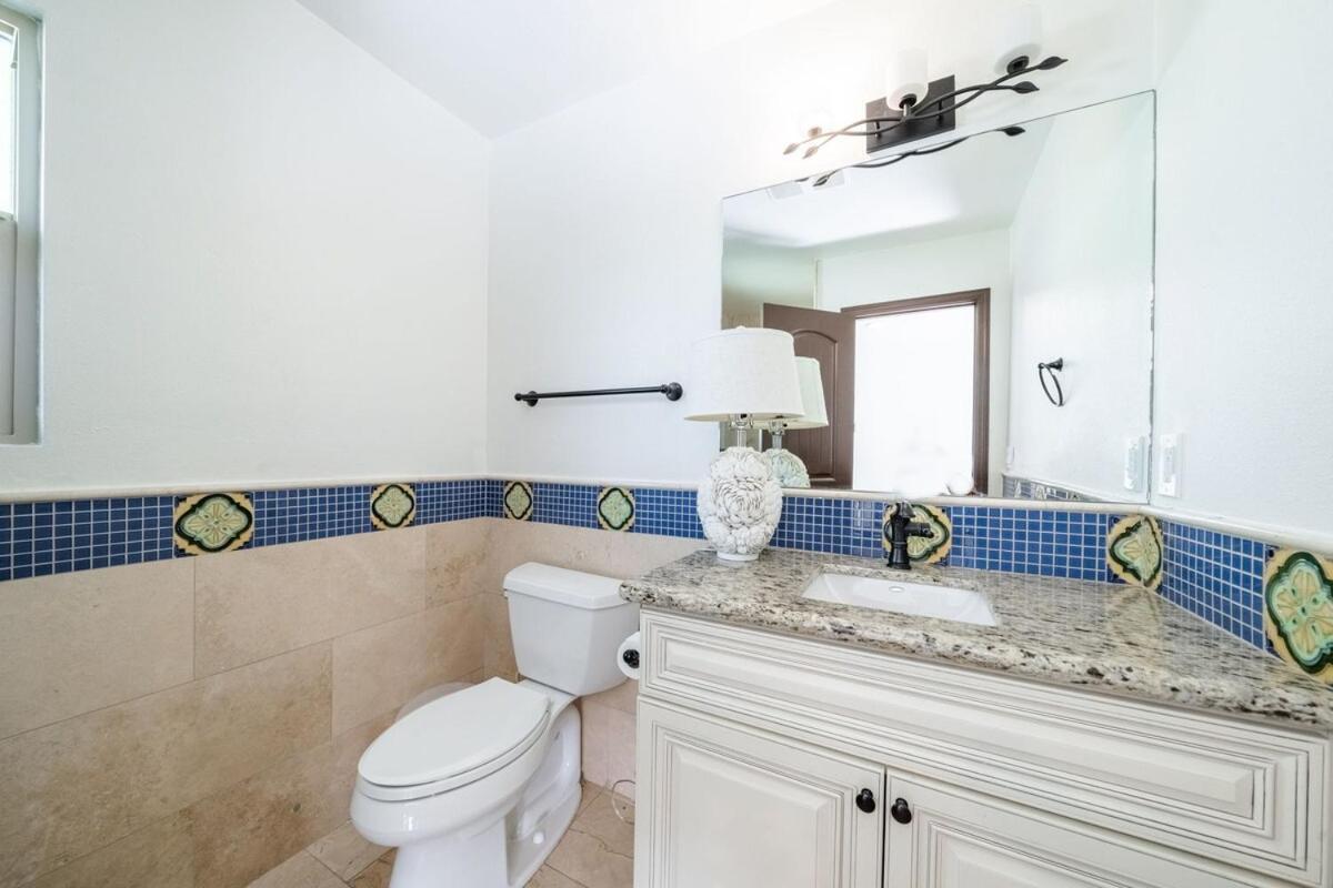 5 Mins From Universal With Heated Pool, Spa, Golf & Pong * Los Angeles