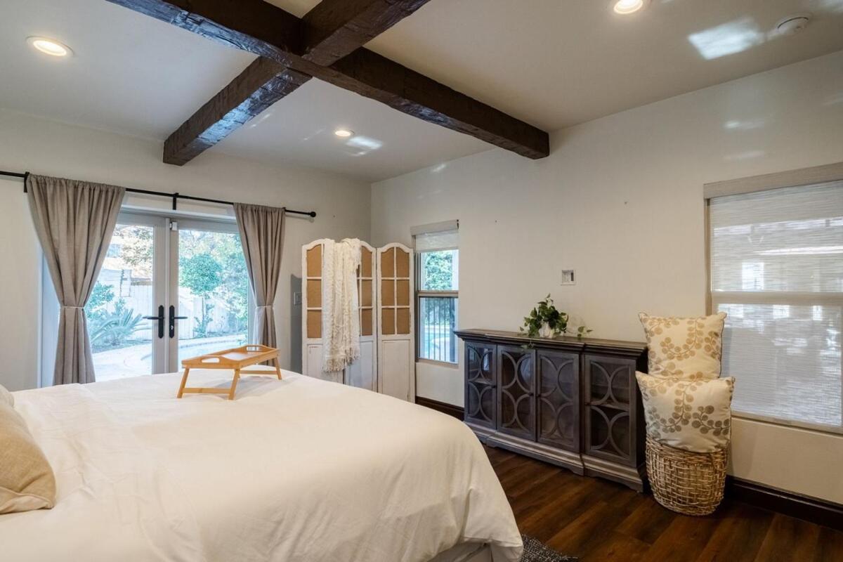 5 Mins From Universal With Heated Pool, Spa, Golf & Pong