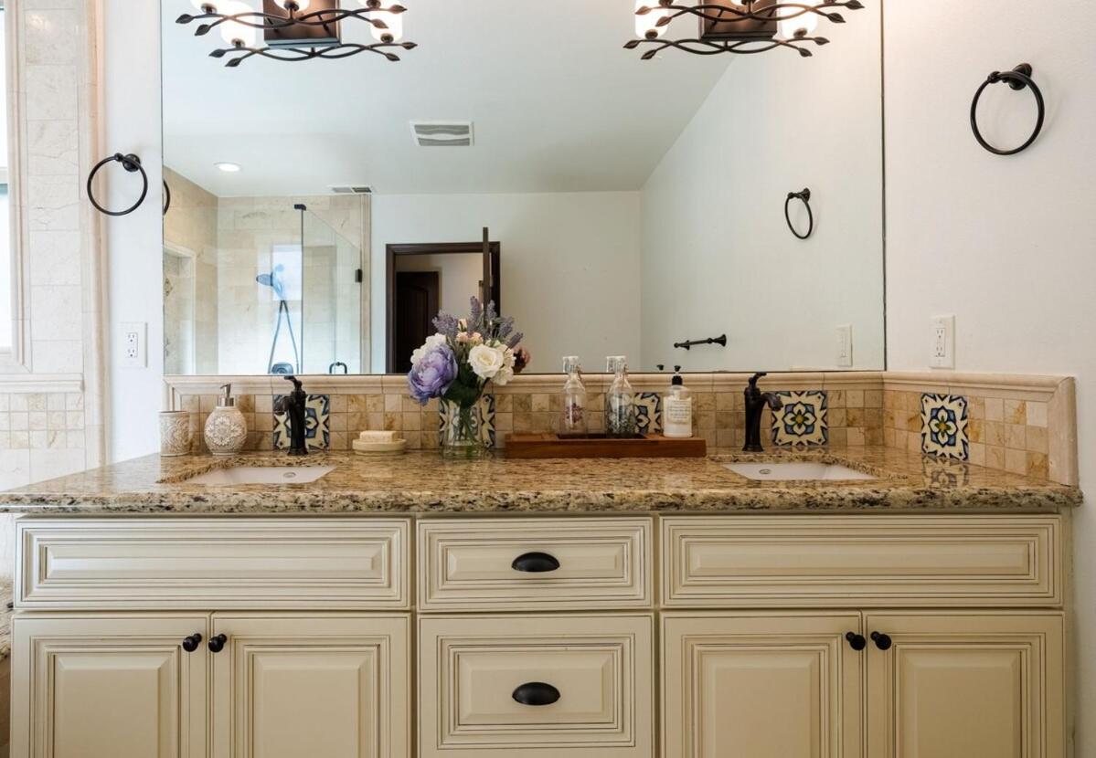 5 Mins From Universal With Heated Pool, Spa, Golf & Pong