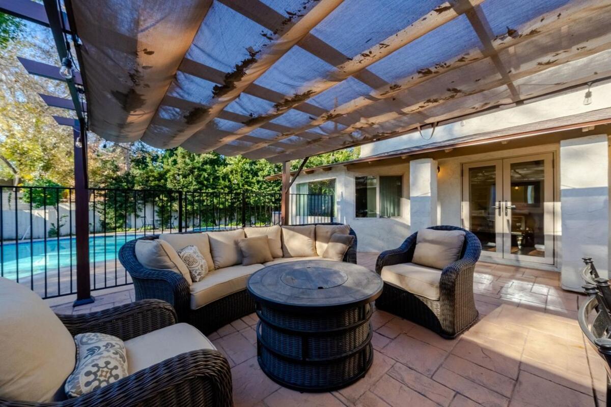5 Mins From Universal With Heated Pool, Spa, Golf & Pong Holiday home *